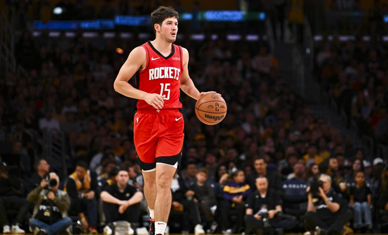 包含火箭外线射手精准命中关键三分，助球队逆转比分的词条