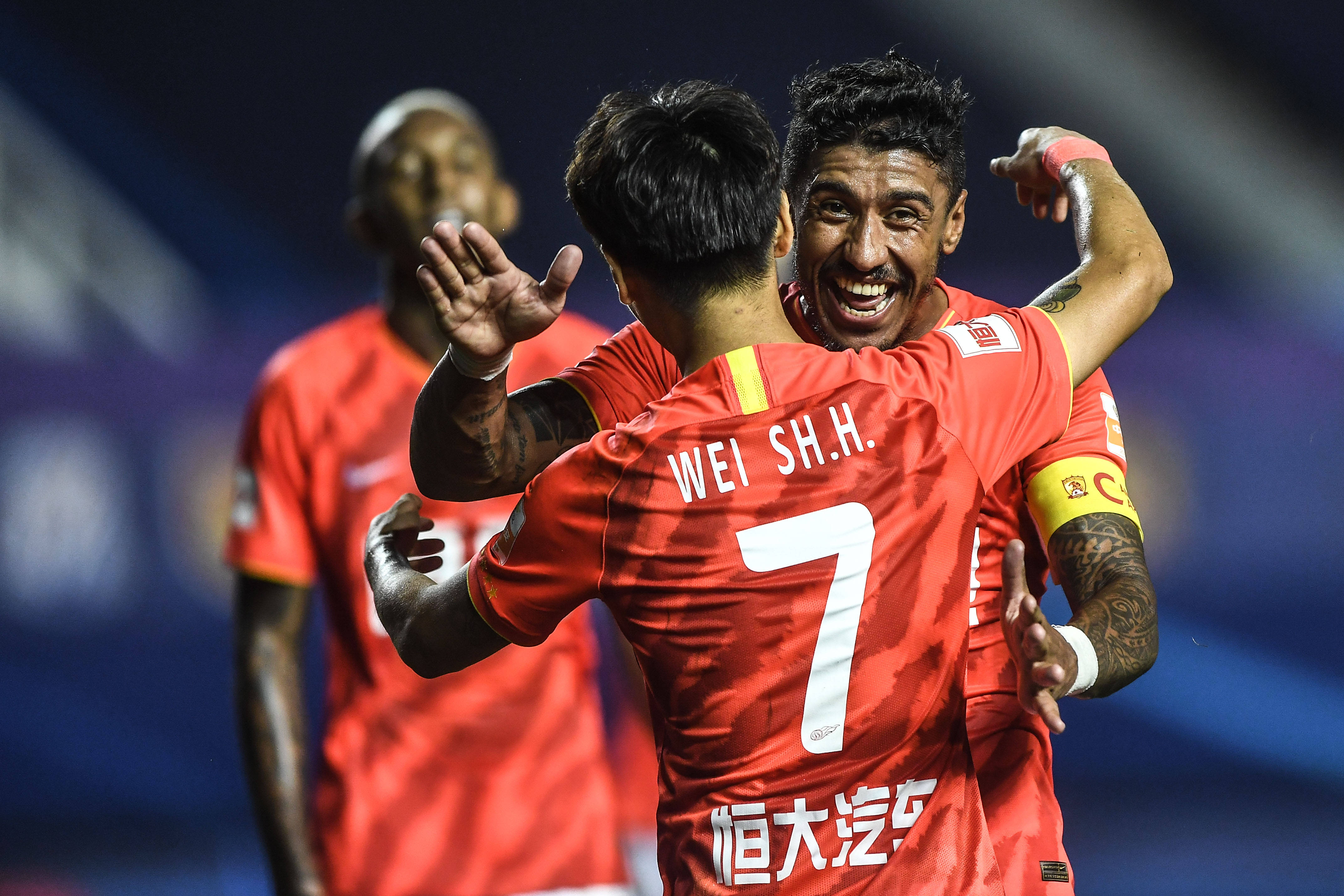 广州恒大签下新援，强化中场实力的简单介绍