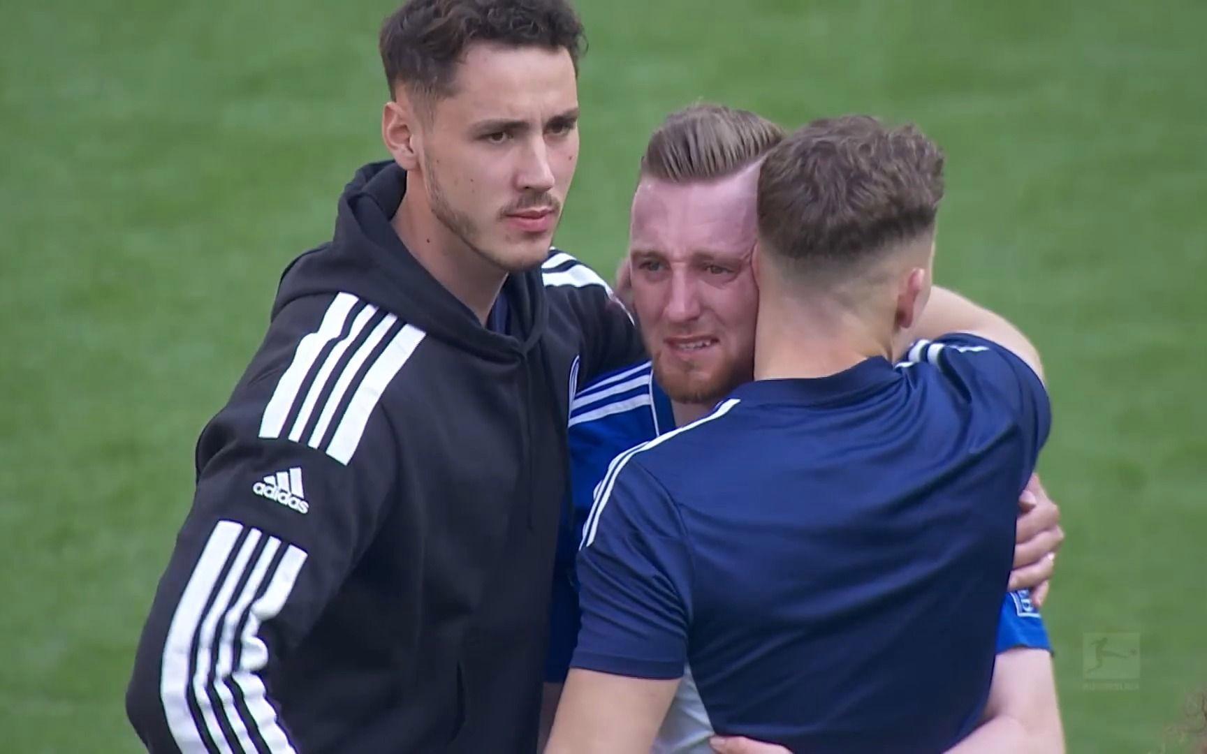 包含沙尔克客场不敌莱比锡，遭遇连胜终结的词条