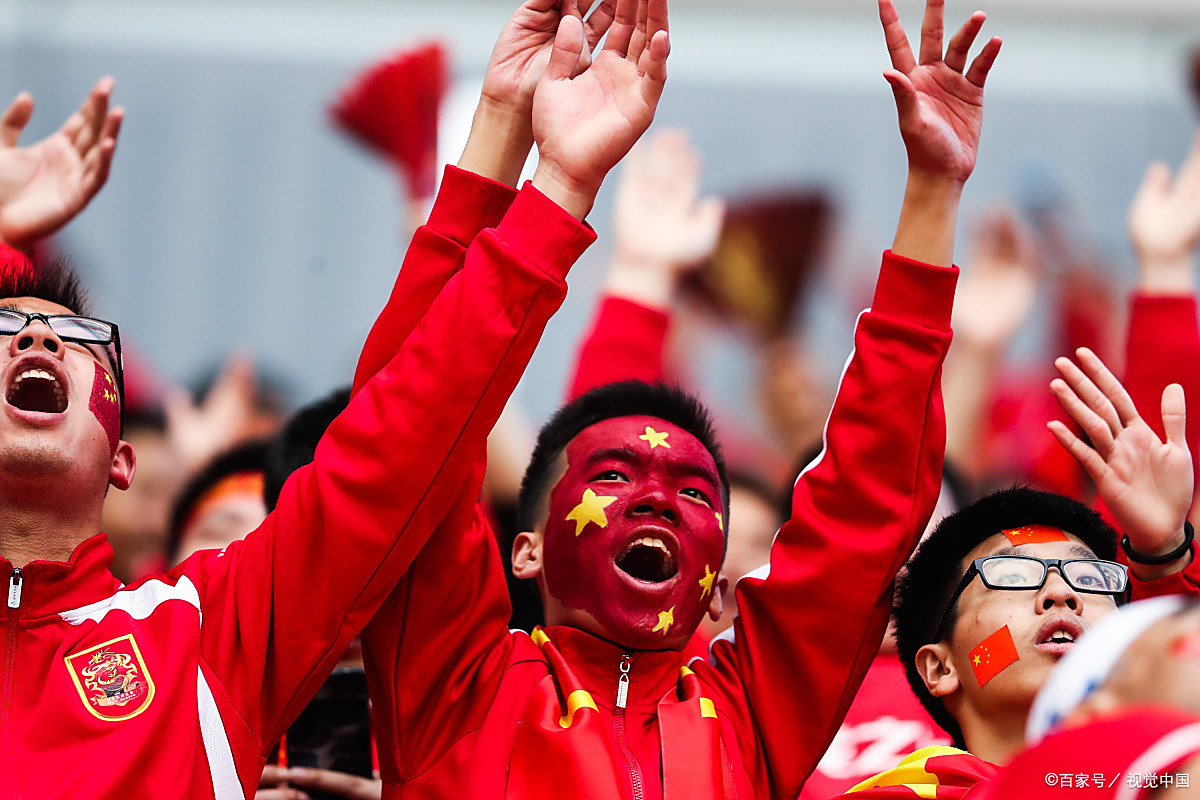 开云体育平台APP-关于球员们在赛场上斗志昂扬，争夺胜利的信息