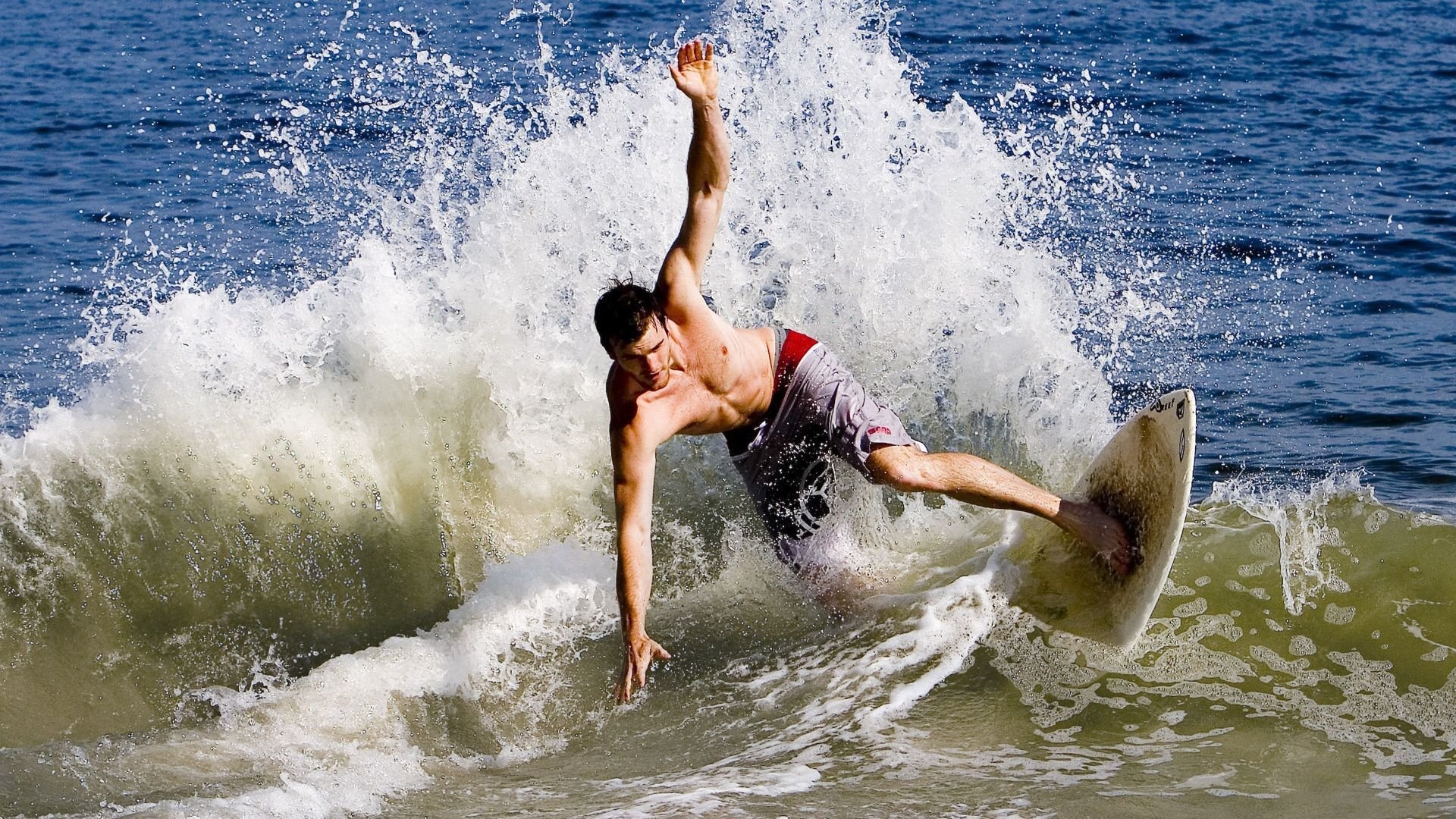 开云在线直播-橙色郁金香与阿特拉斯雄狮，欧冠决赛舞台上的意外史诗